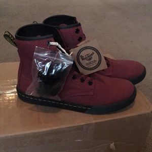 Dr. Martens Sheridan in Burgundy